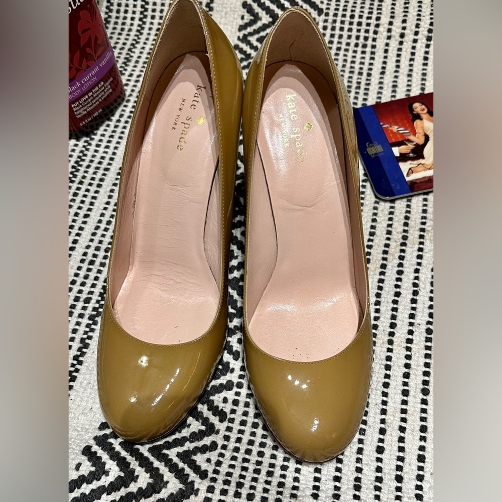 Kate Spade Tan Pumps - Picture 4 of 16
